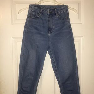AMERICAN EAGLE MOM JEANS